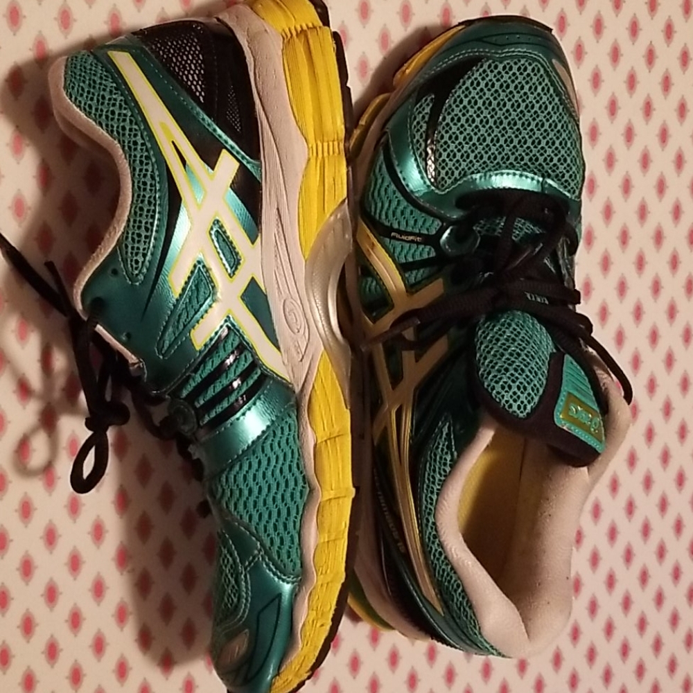 Asics women's Gel Nimbus running sneakers 9